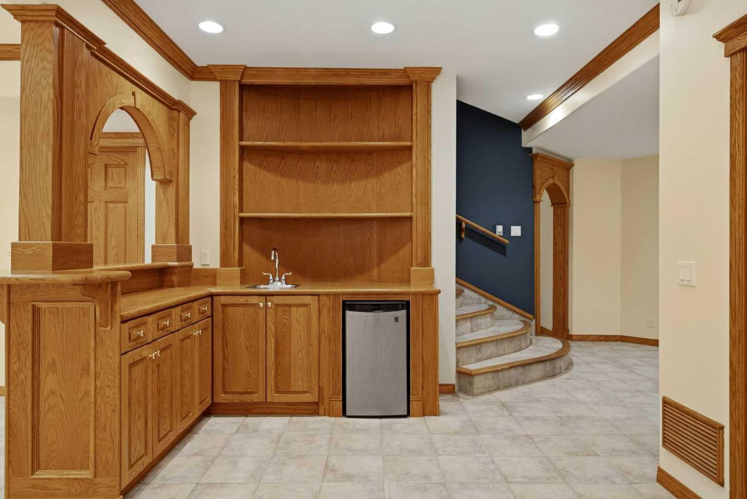 250 Diamond Drive SE