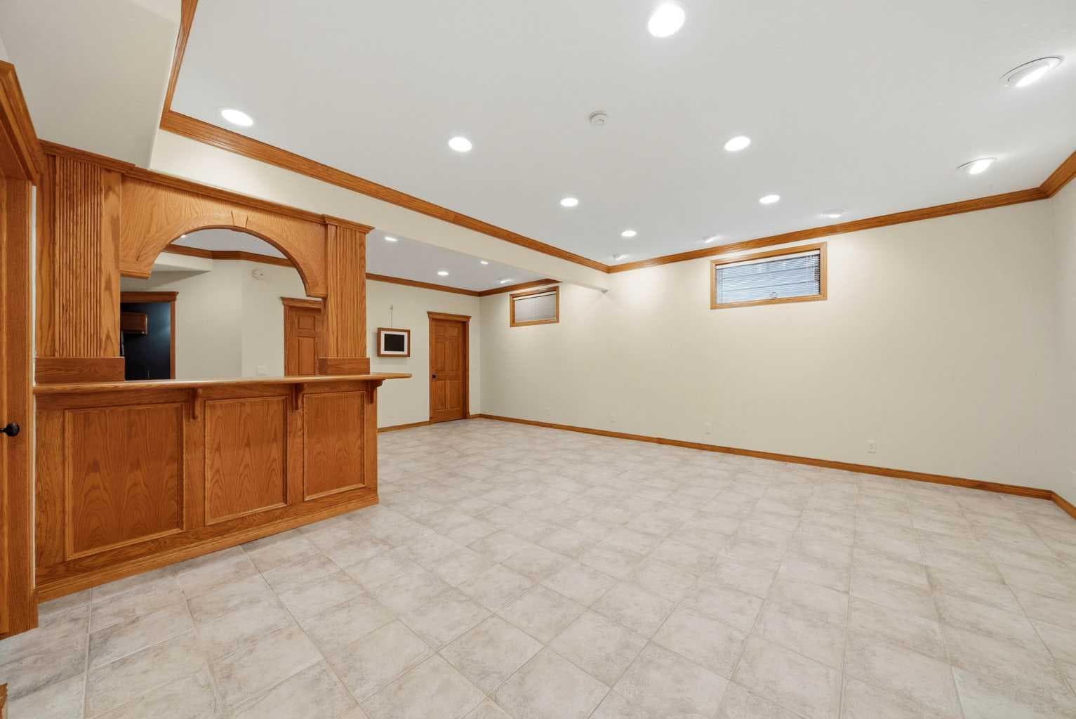 250 Diamond Drive SE
