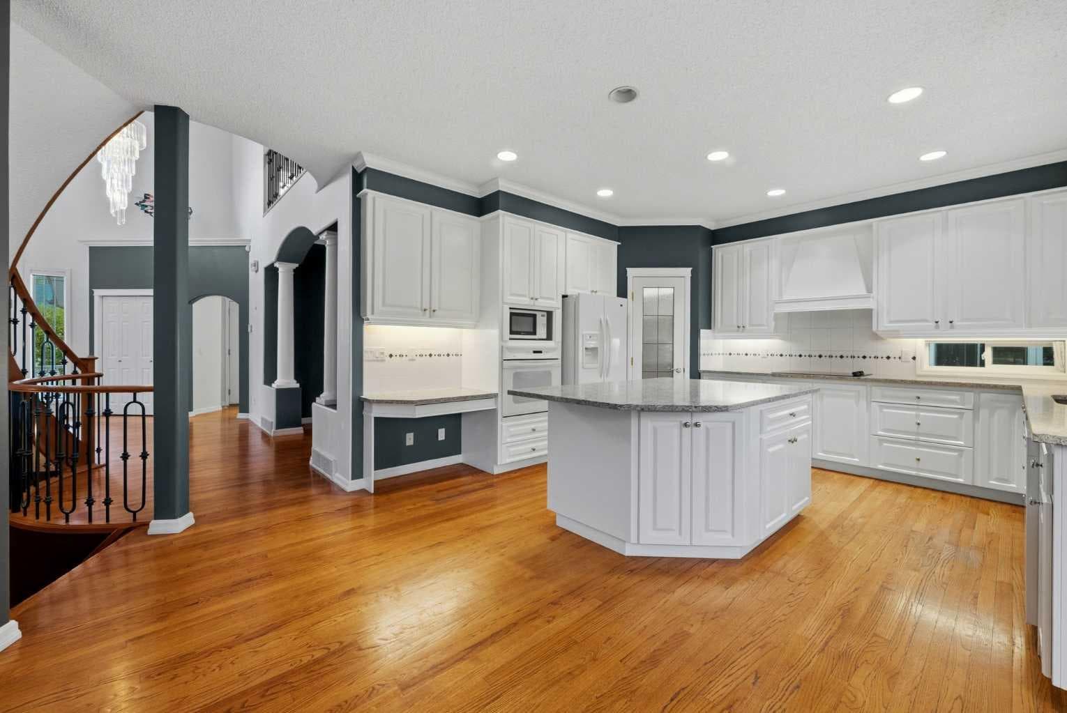 250 Diamond Drive SE