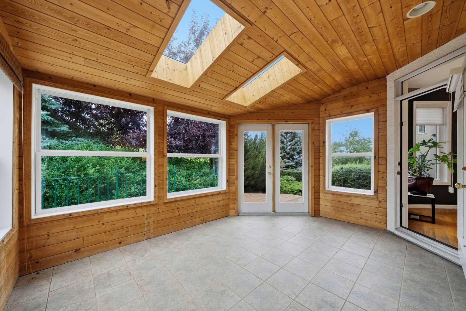 250 Diamond Drive SE