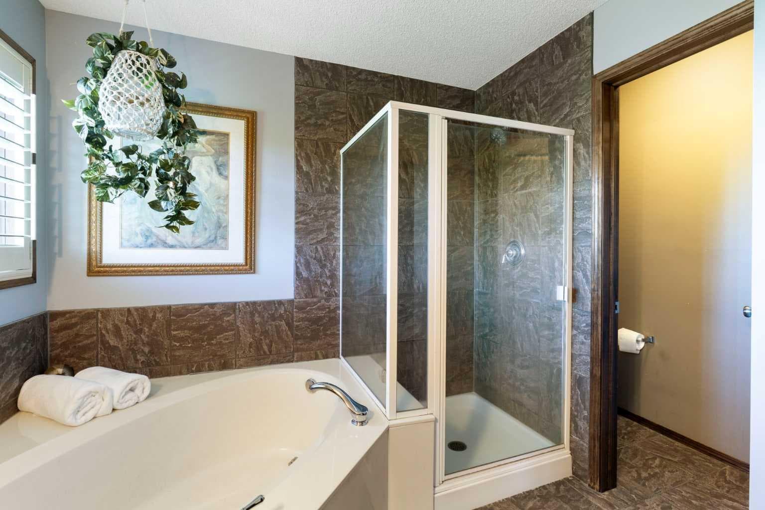 382 Tuscany Ravine Road NW