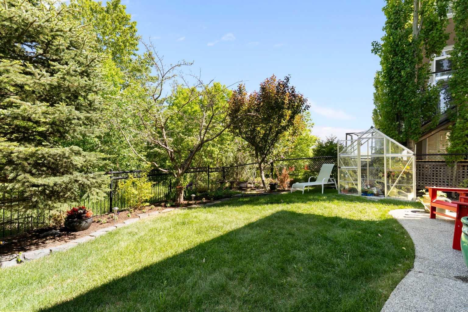 382 Tuscany Ravine Road NW