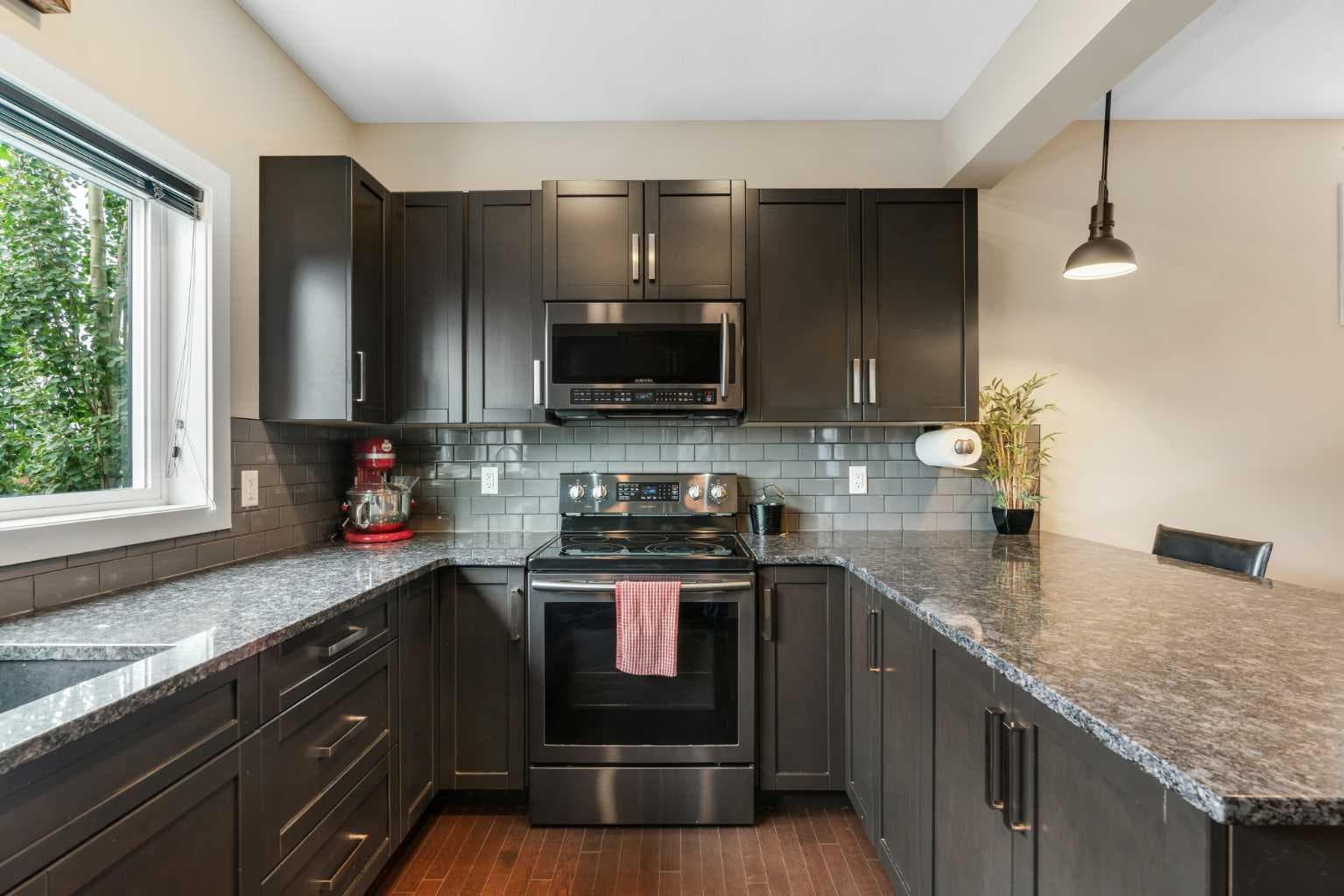 360 Marquis Heights SE