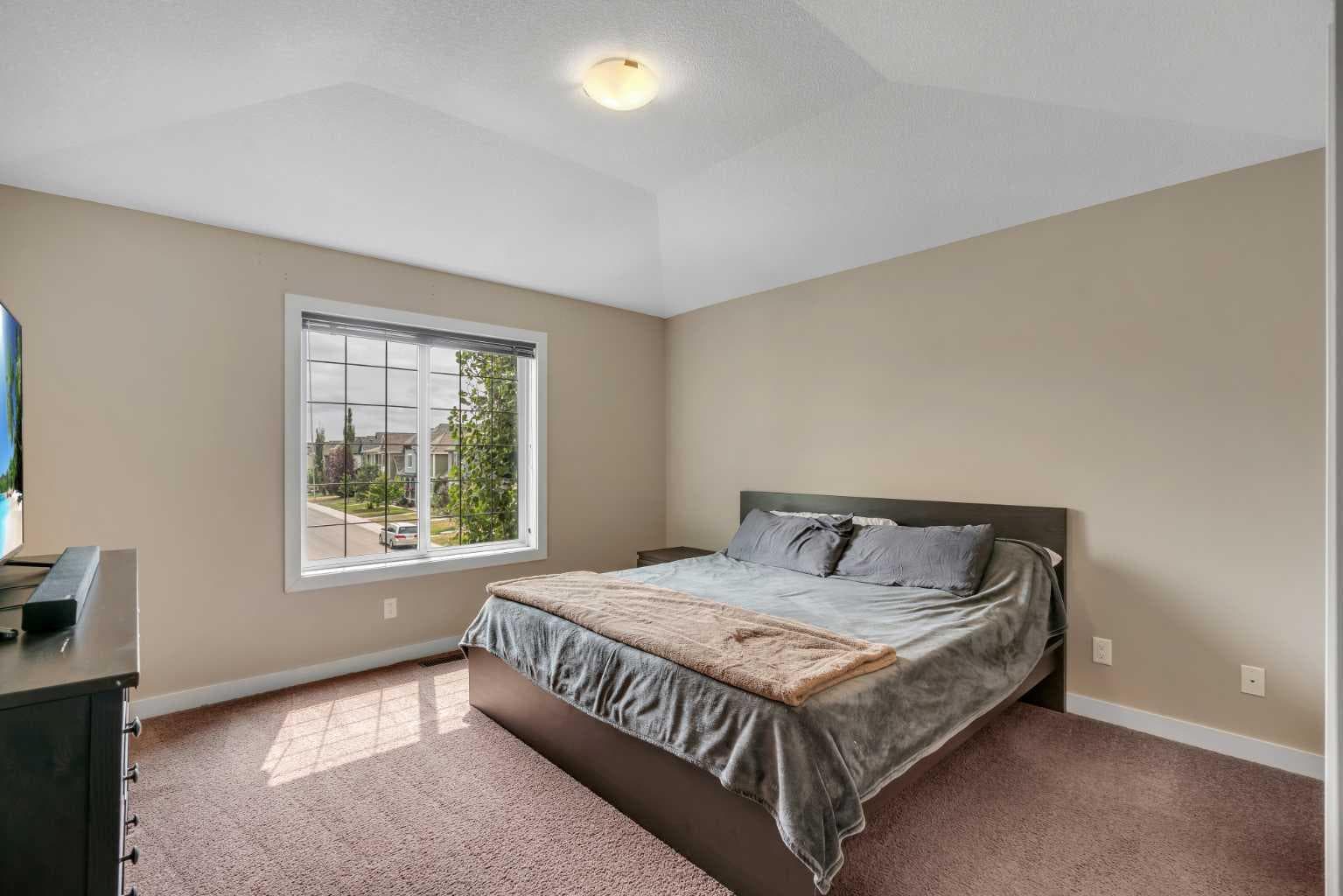 360 Marquis Heights SE