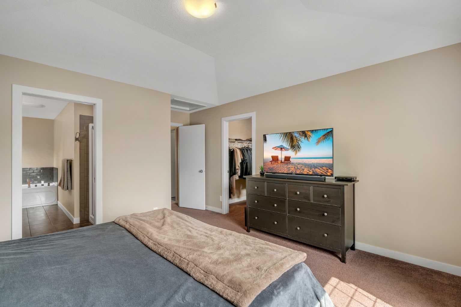 360 Marquis Heights SE