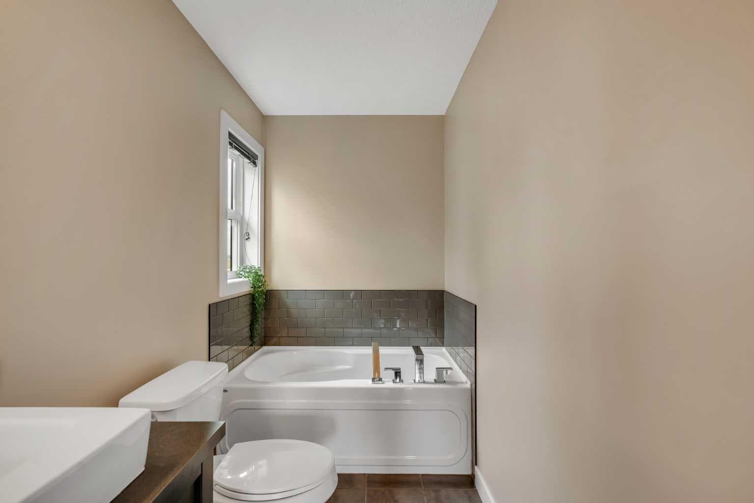 360 Marquis Heights SE