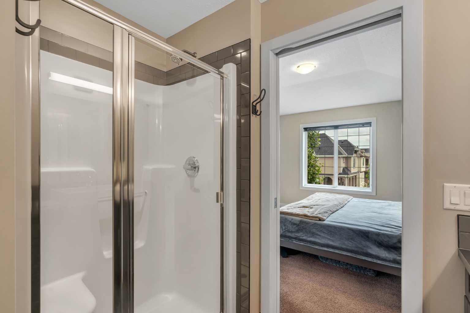 360 Marquis Heights SE