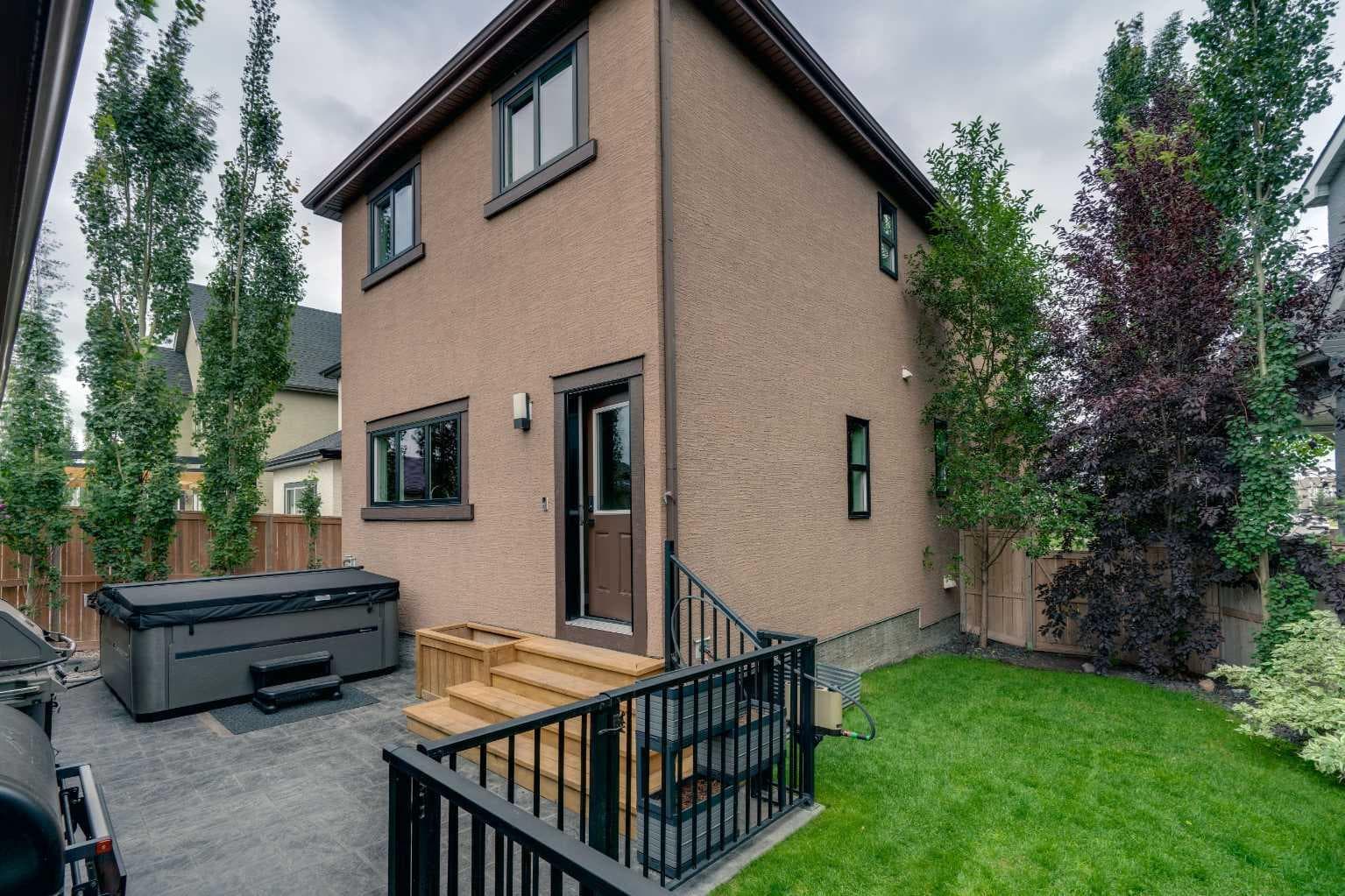360 Marquis Heights SE