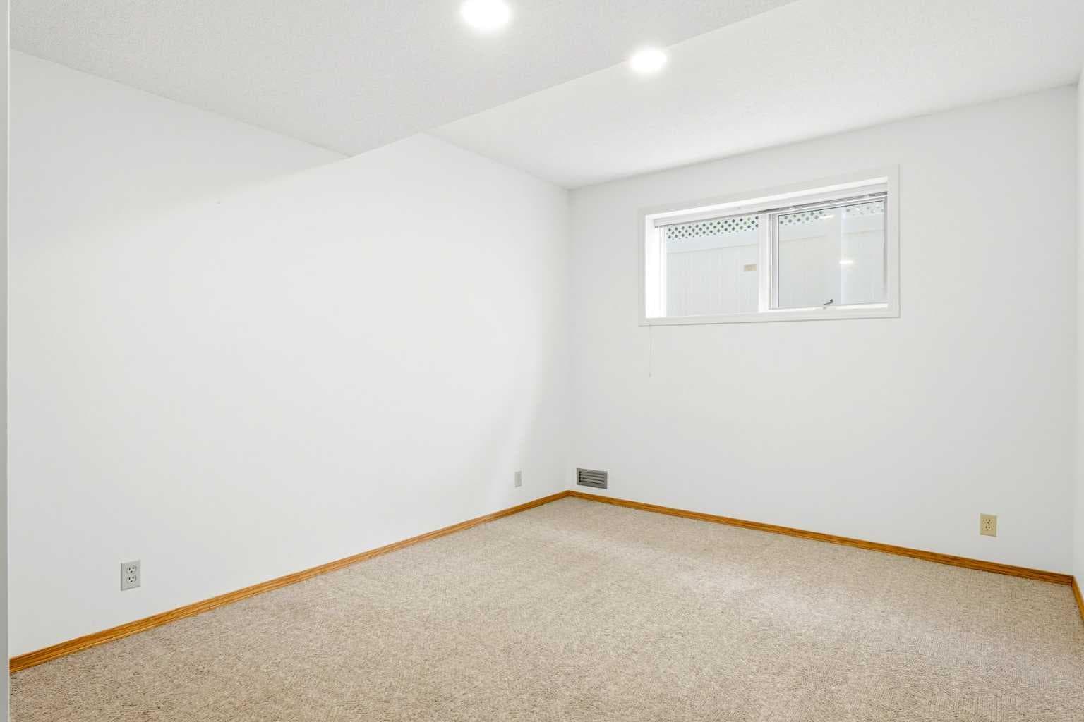 5 Sandpiper Gate NW