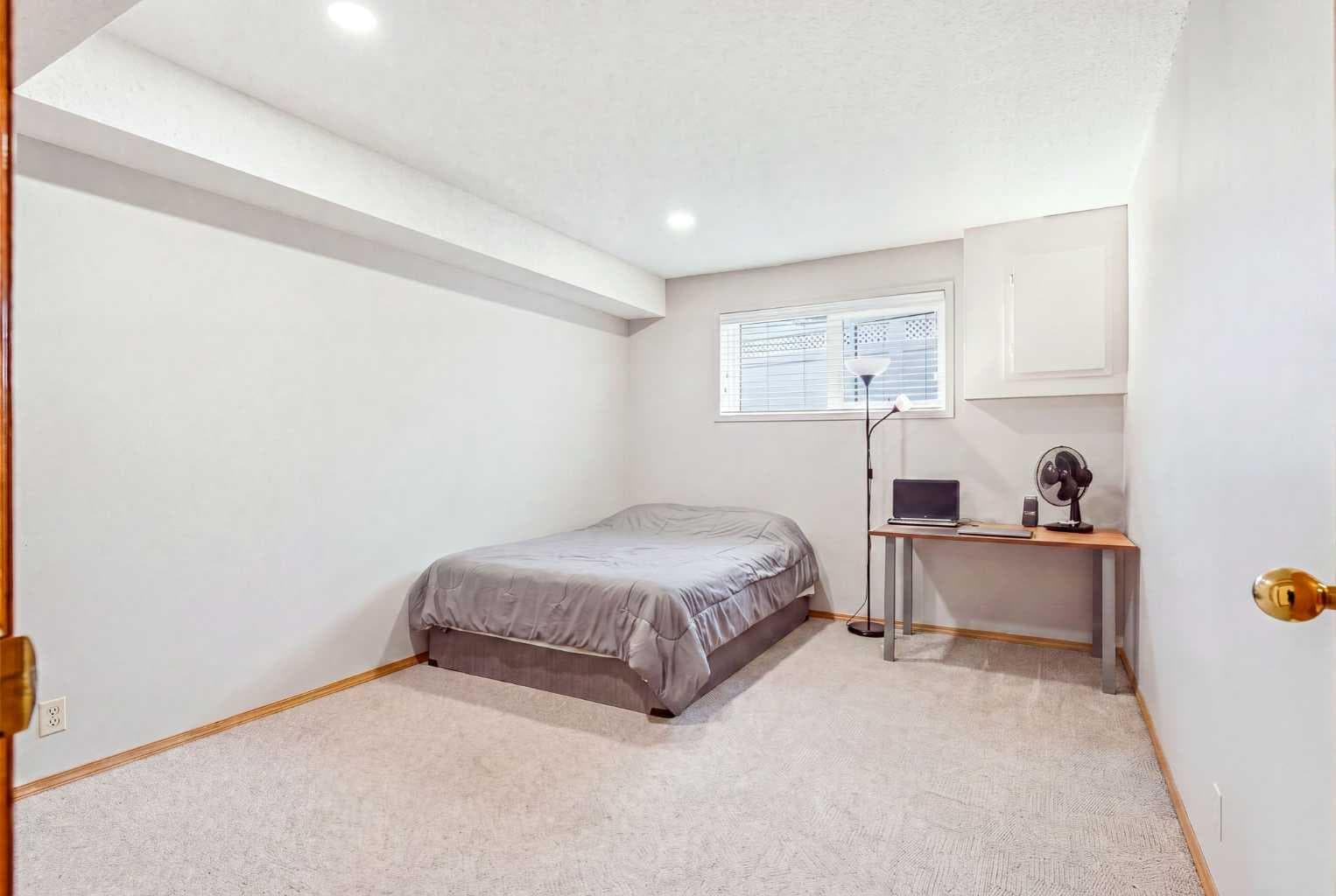 5 Sandpiper Gate NW