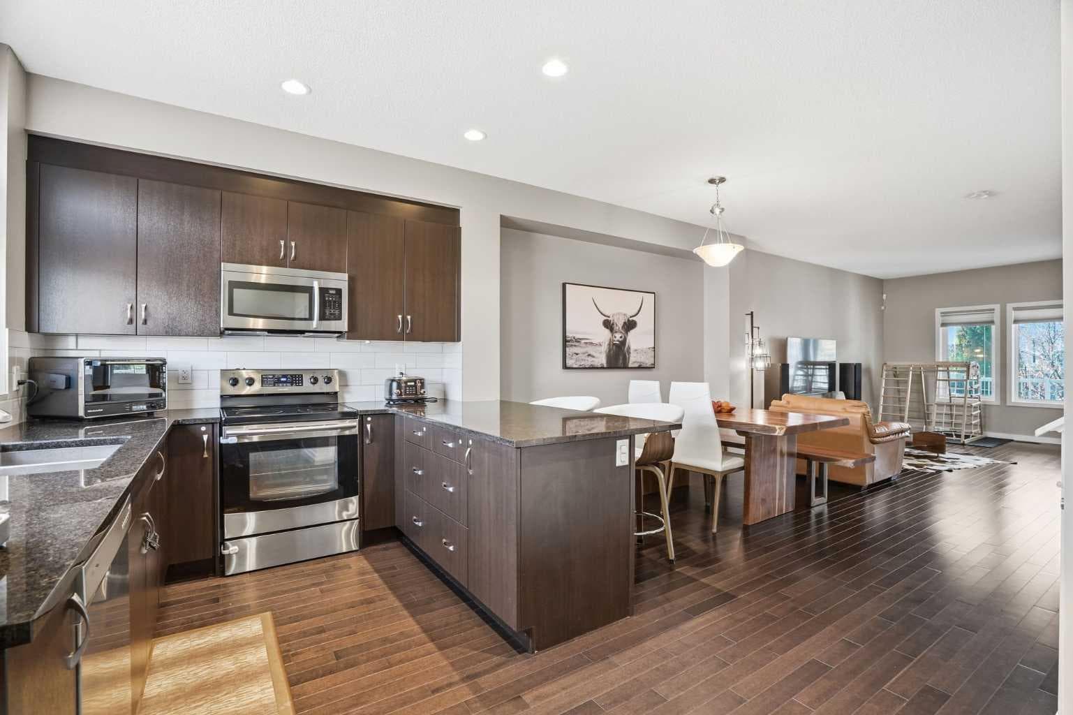72 Redstone Common NE