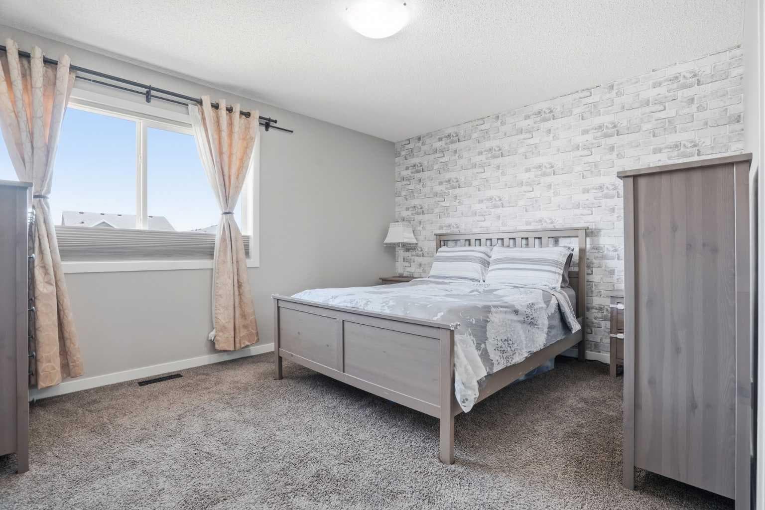 72 Redstone Common NE