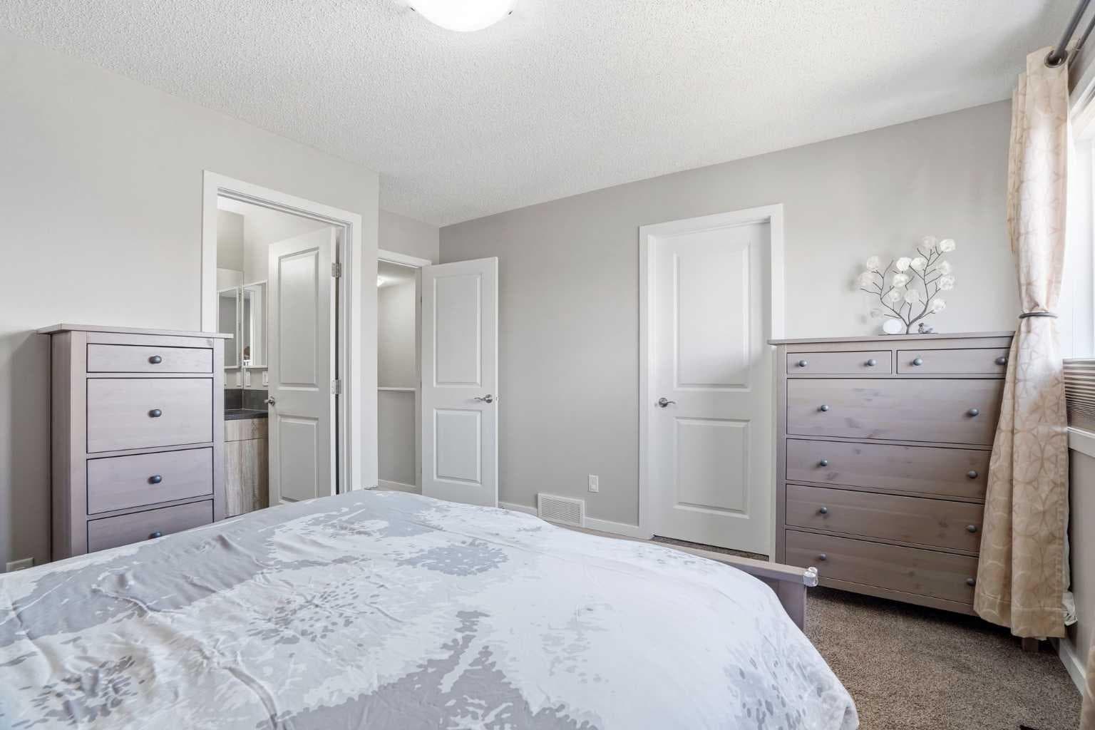 72 Redstone Common NE