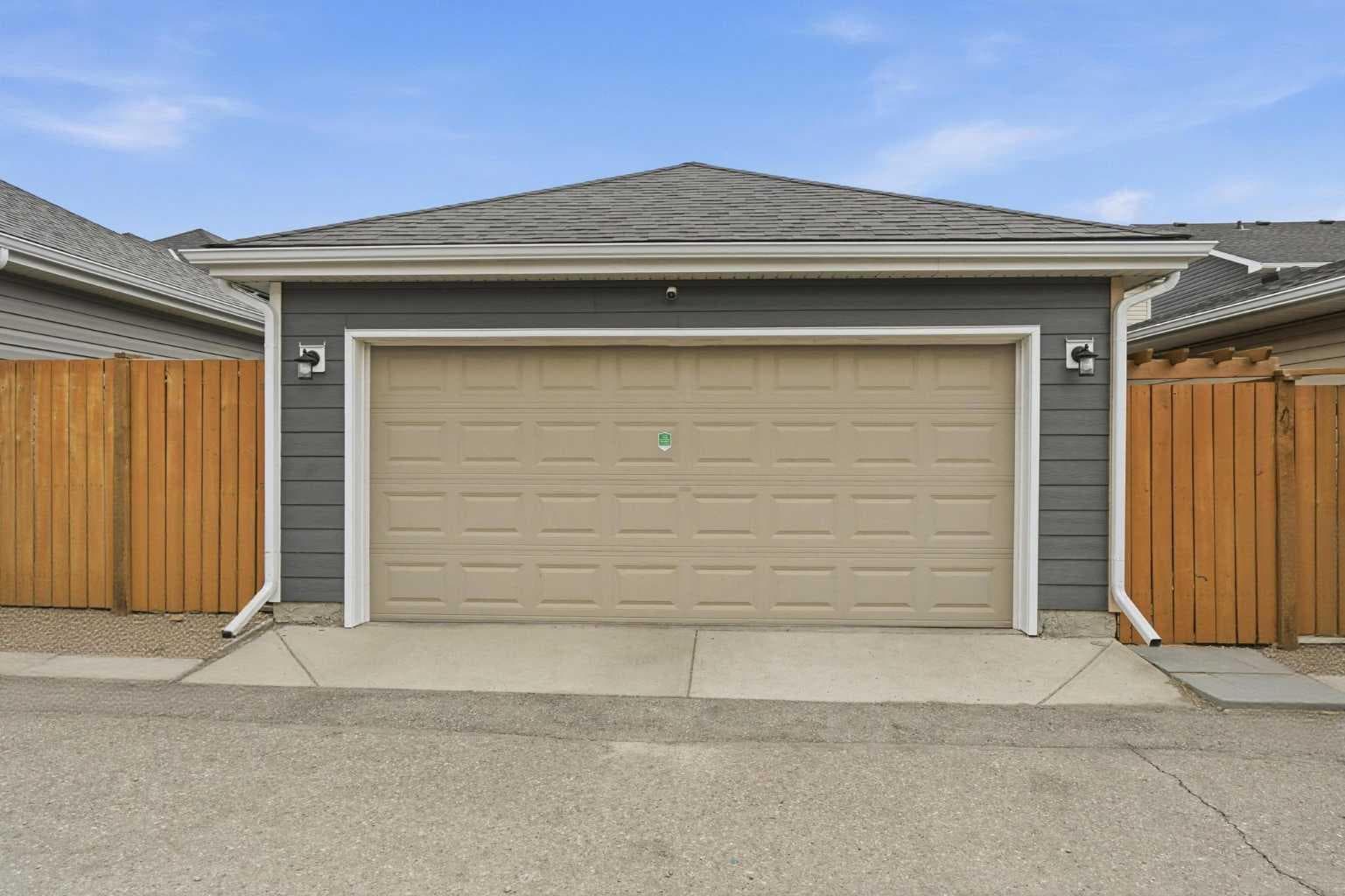 72 Redstone Common NE