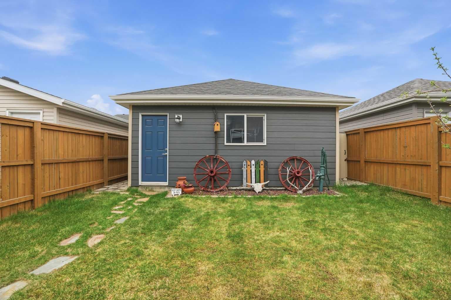 72 Redstone Common NE