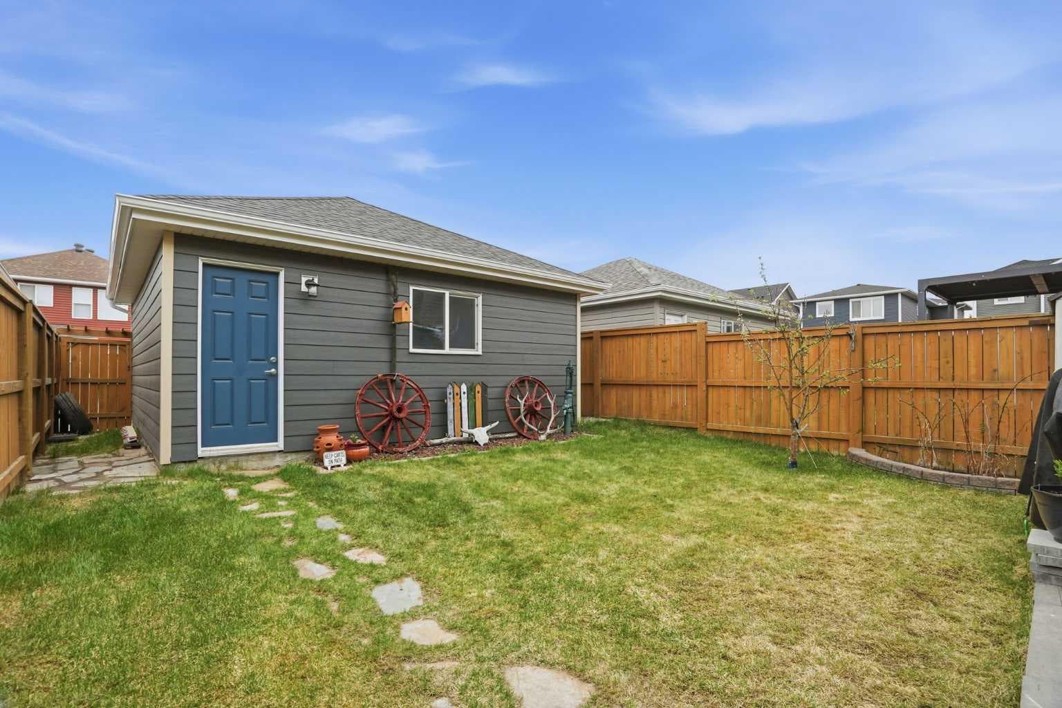 72 Redstone Common NE