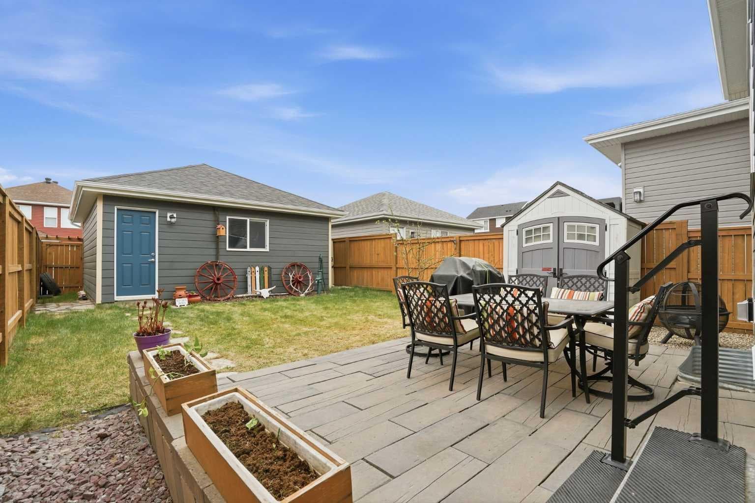 72 Redstone Common NE