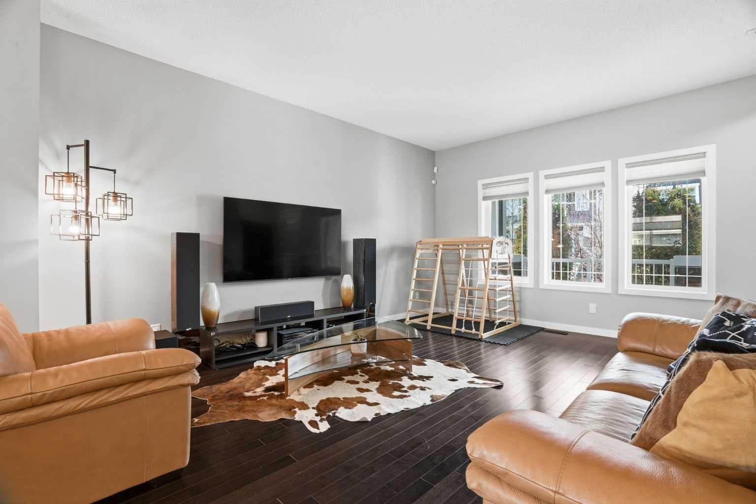 72 Redstone Common NE