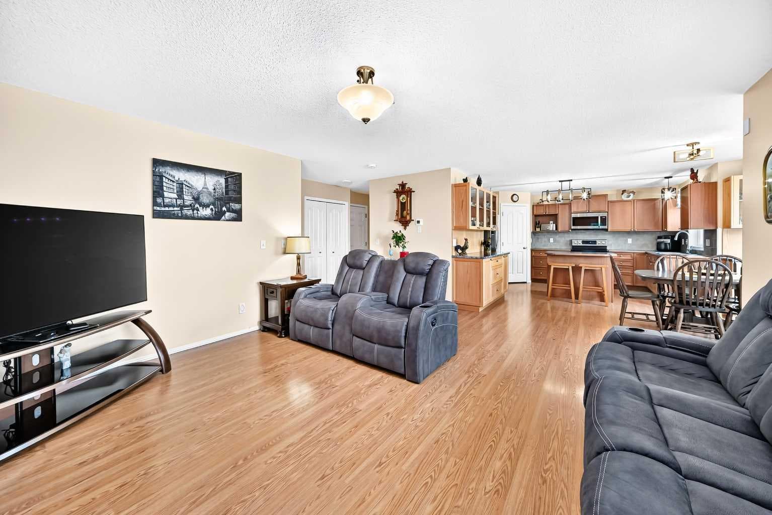 325 Luxstone Green SW