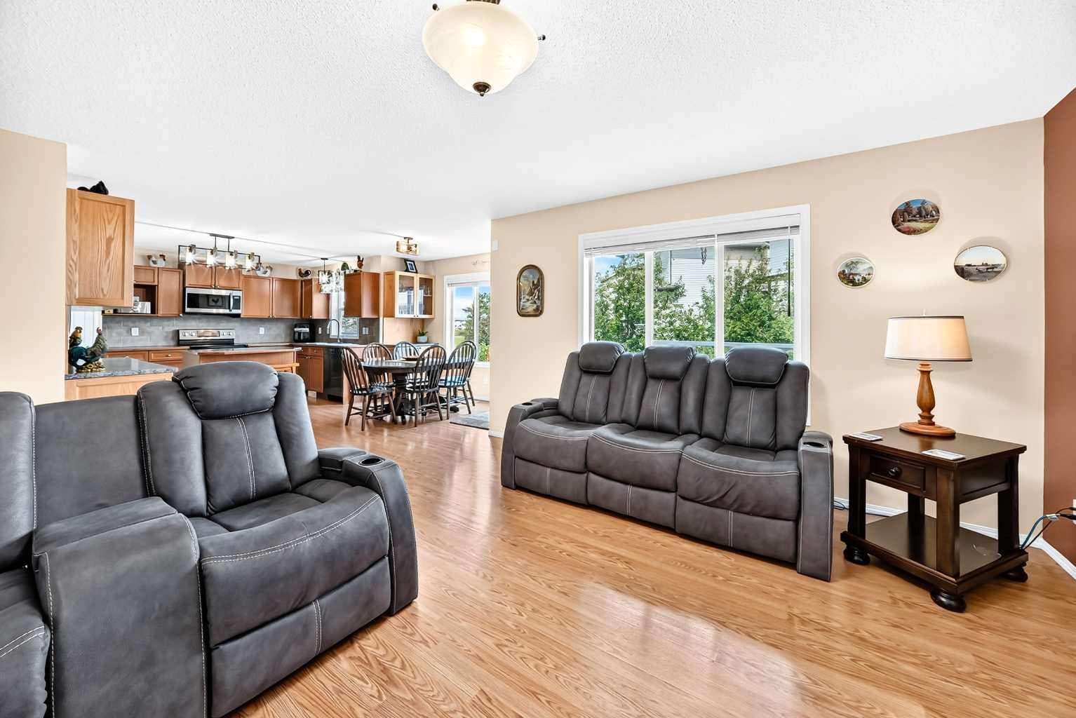 325 Luxstone Green SW