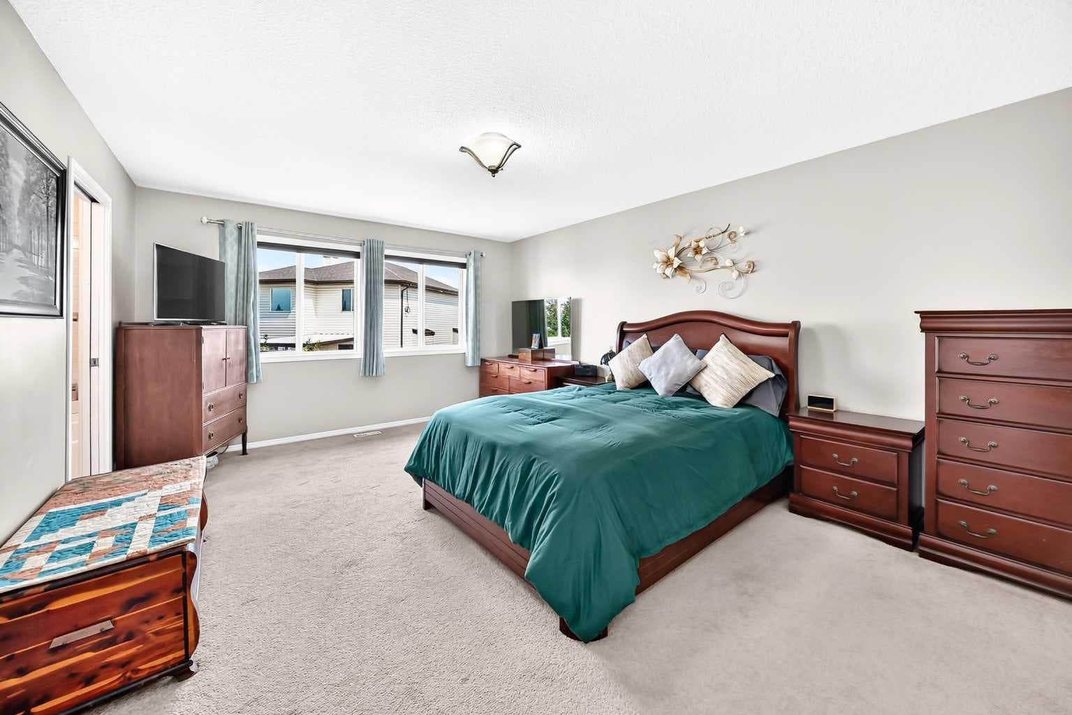 325 Luxstone Green SW