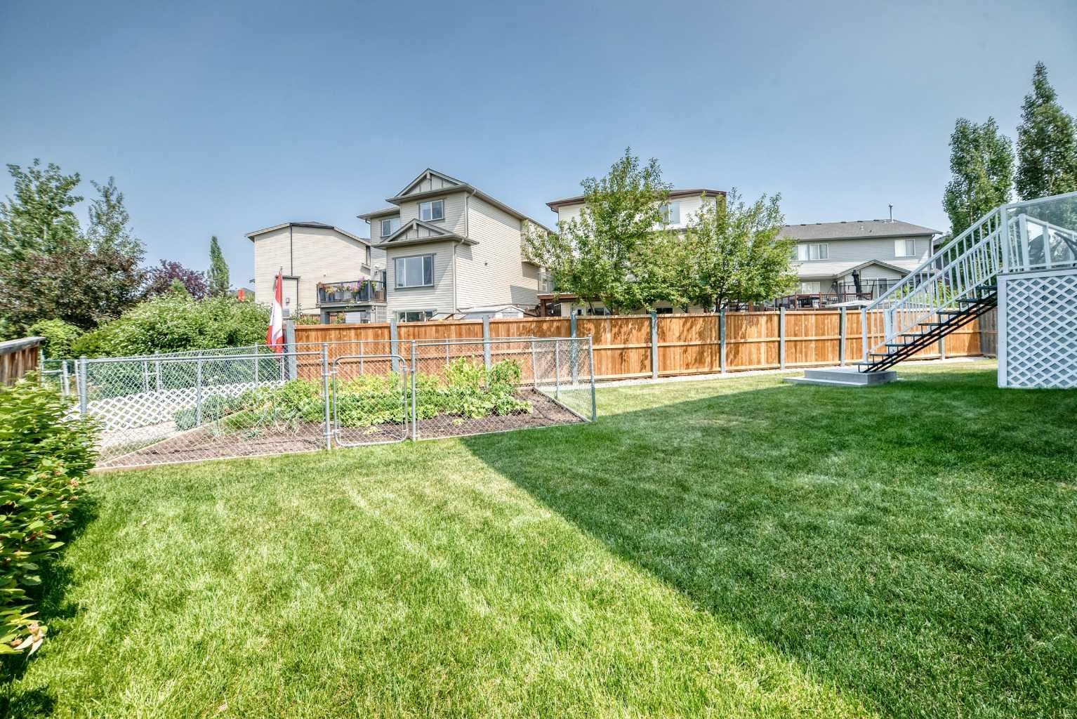 325 Luxstone Green SW