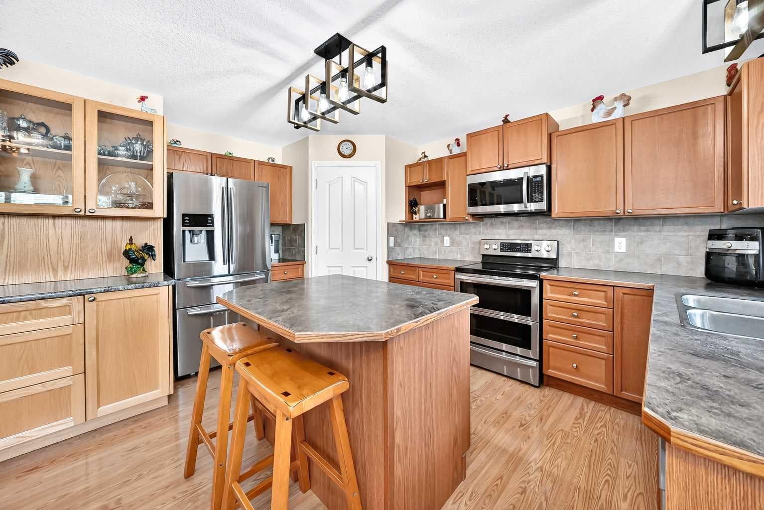 325 Luxstone Green SW