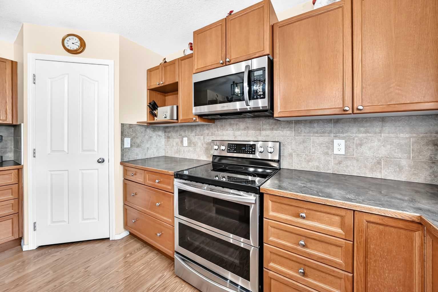 325 Luxstone Green SW