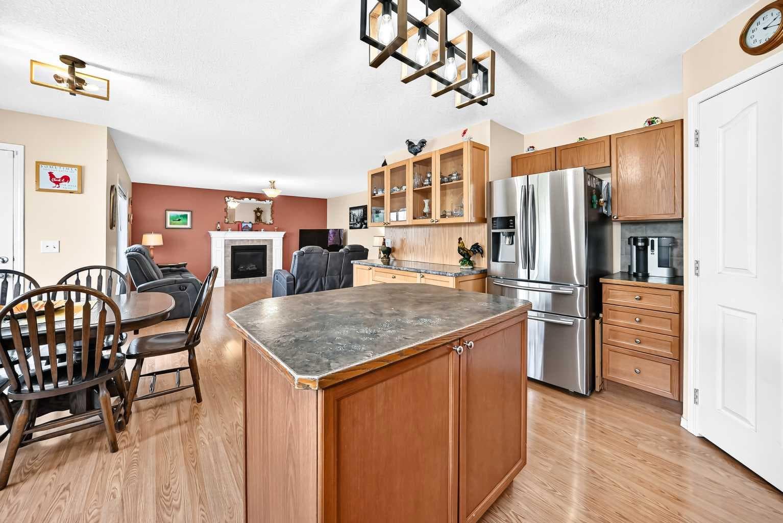 325 Luxstone Green SW