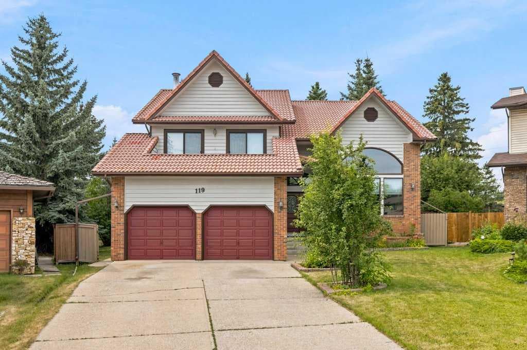 119 Strathbury Bay SW
