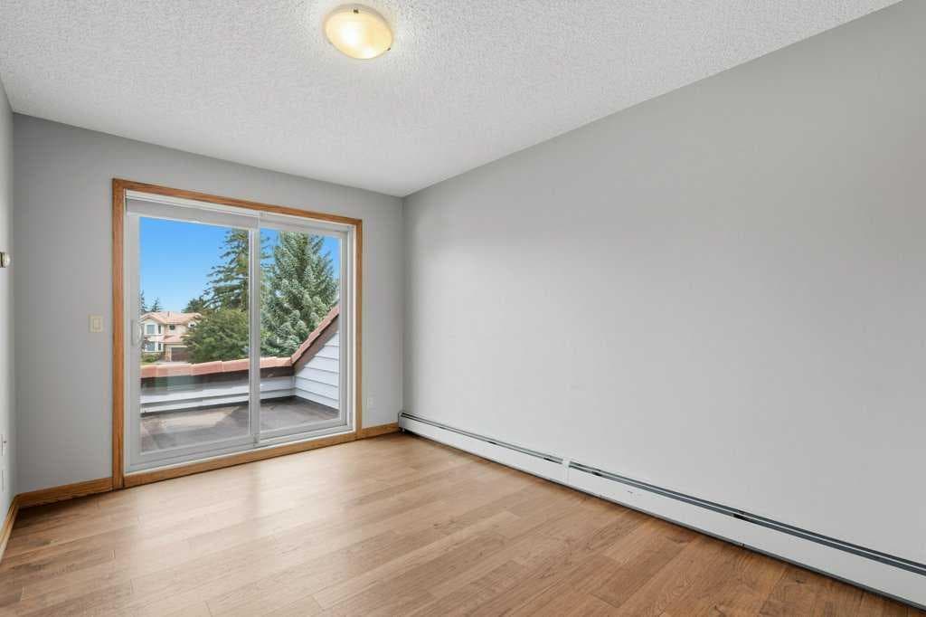 119 Strathbury Bay SW
