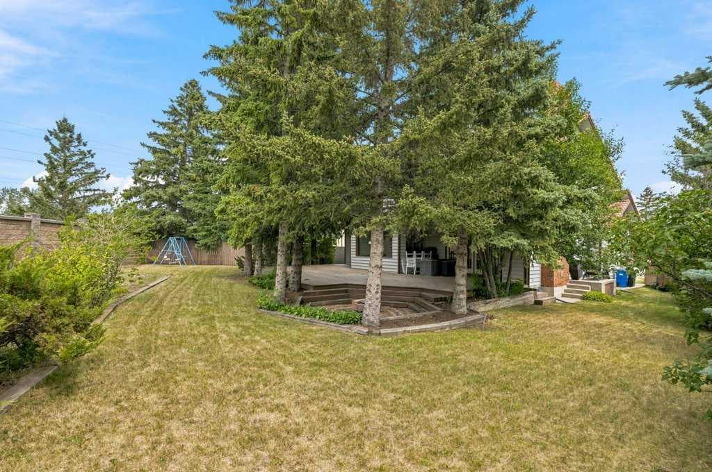 119 Strathbury Bay SW