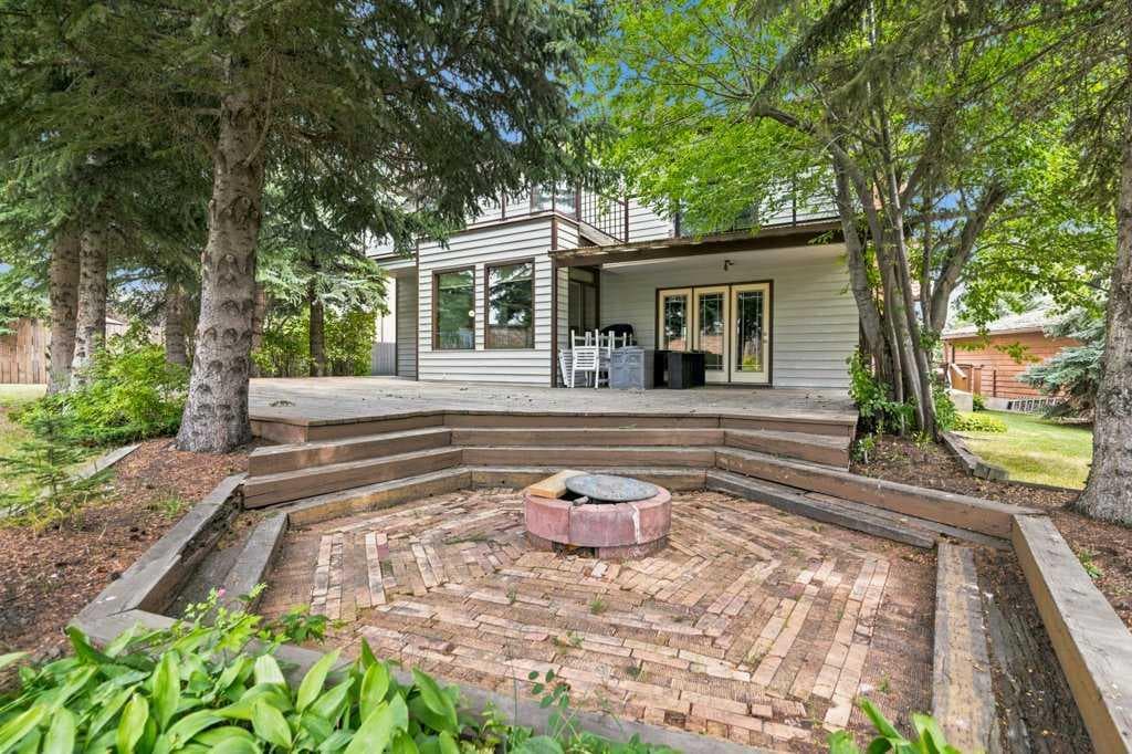 119 Strathbury Bay SW