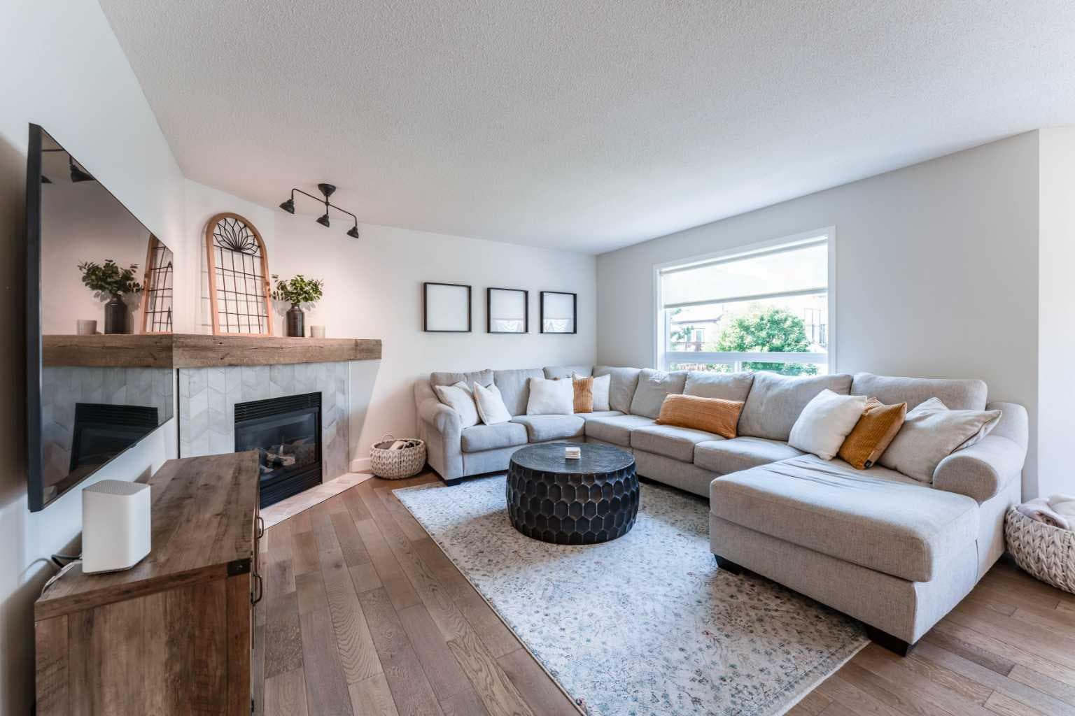 240 Willowmere Close 