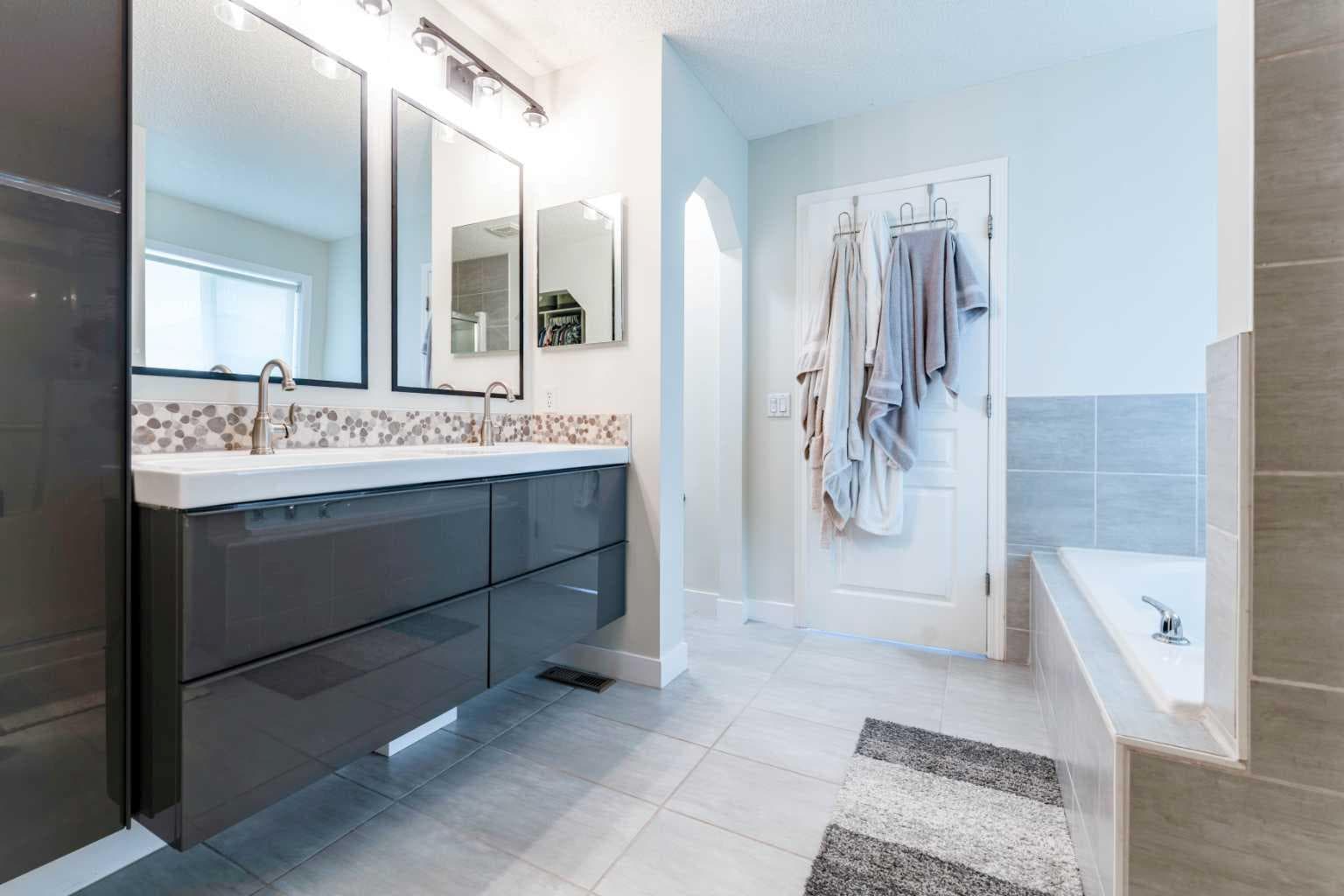 240 Willowmere Close 