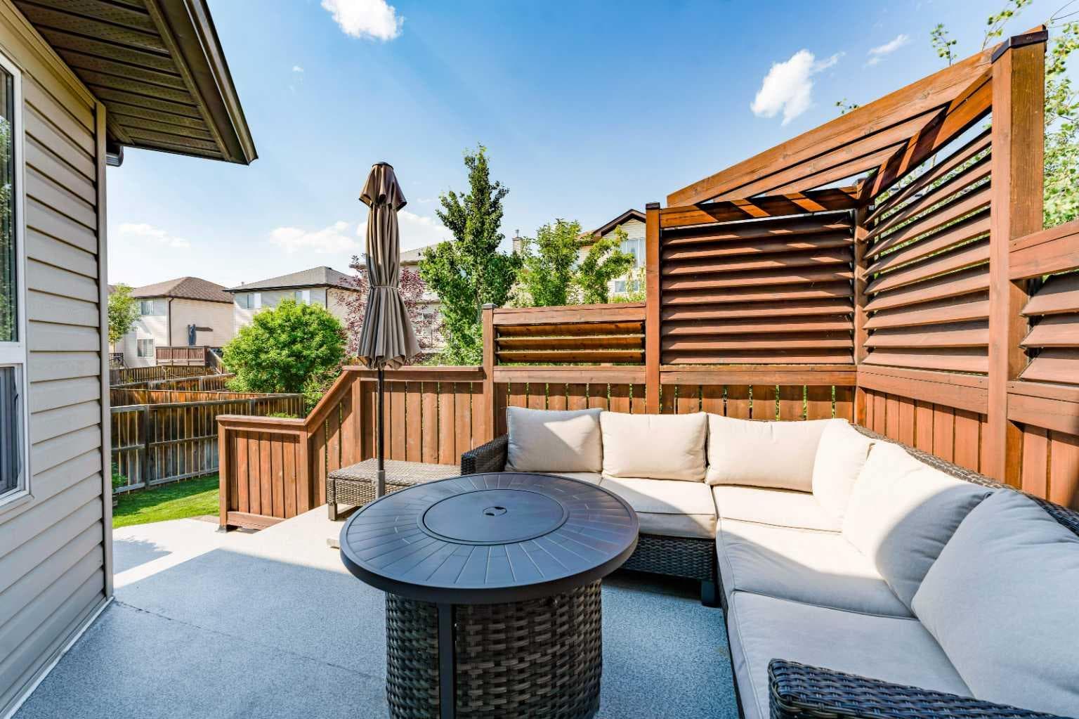 240 Willowmere Close 