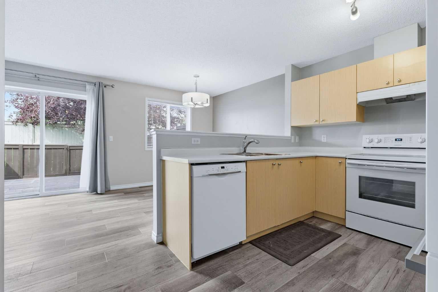 103, 760 Railway Gate SW
