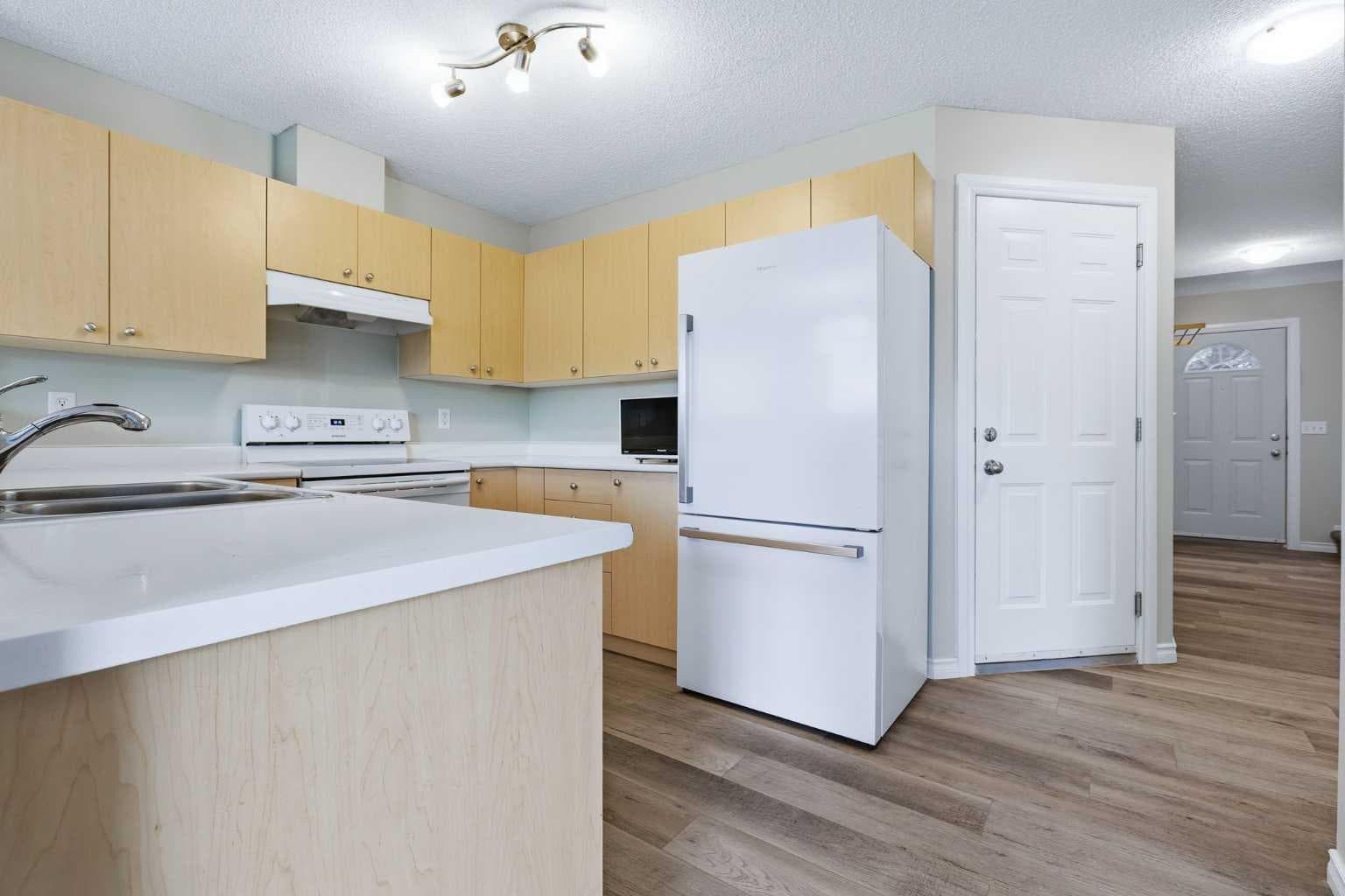 103, 760 Railway Gate SW