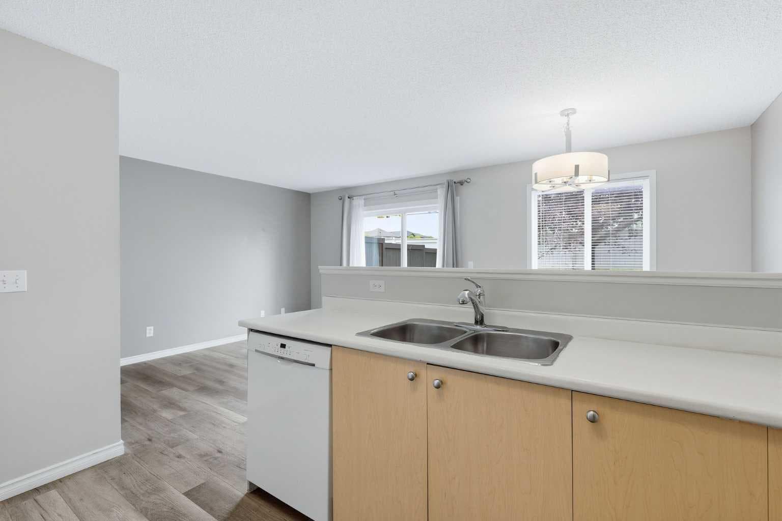 103, 760 Railway Gate SW