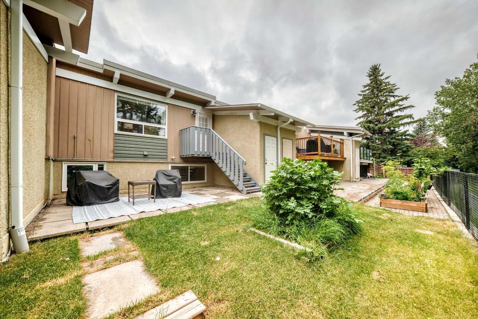 1702, 11010 Bonaventure Drive SE