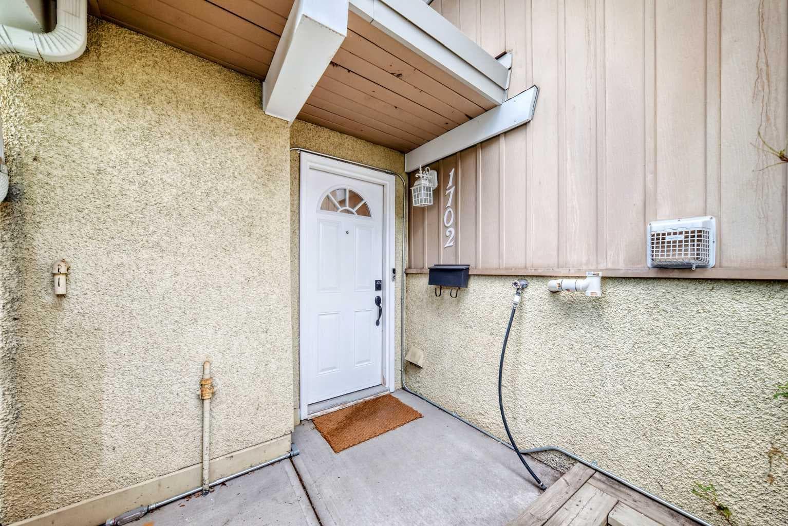 1702, 11010 Bonaventure Drive SE