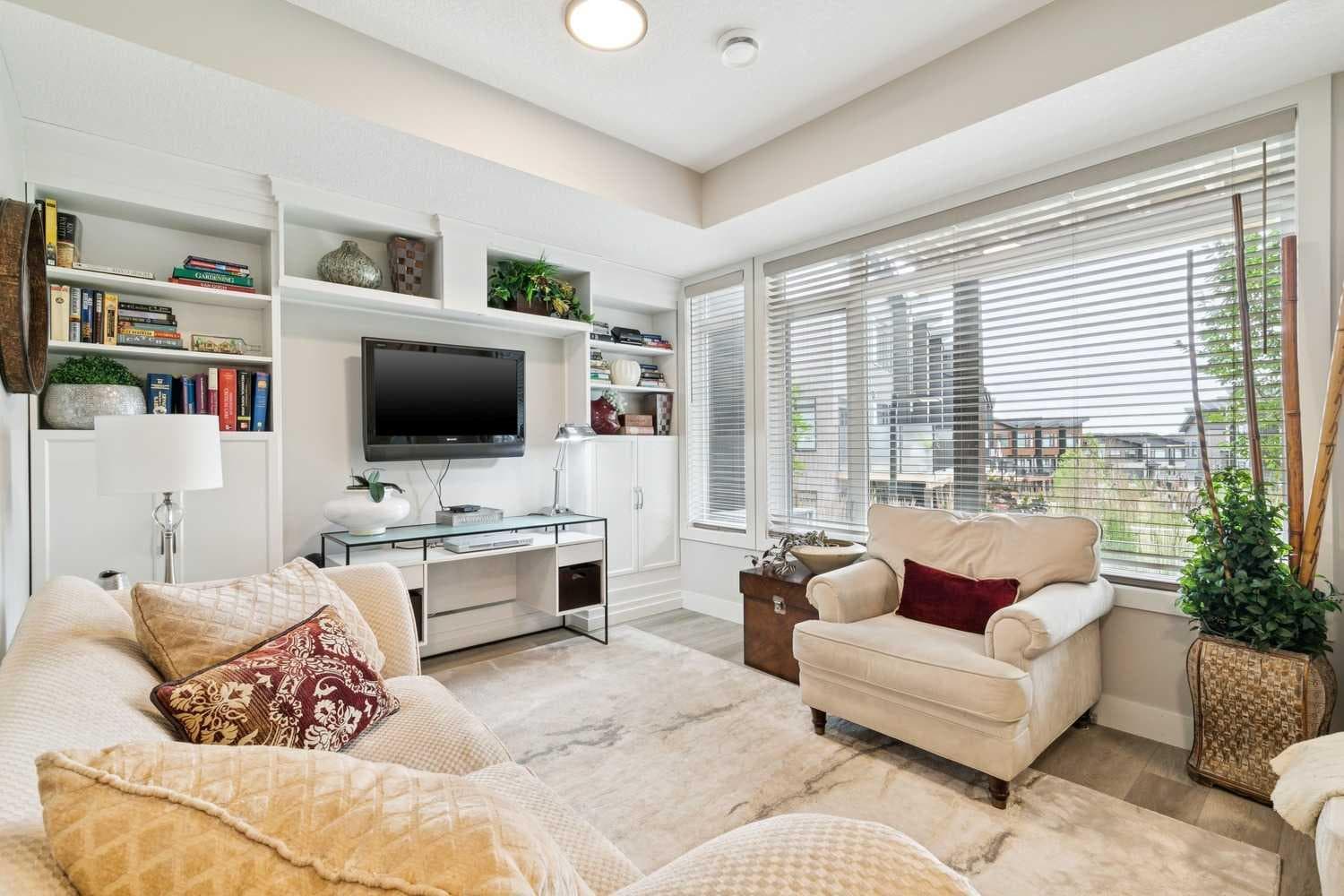 17 Royal Elm Green NW