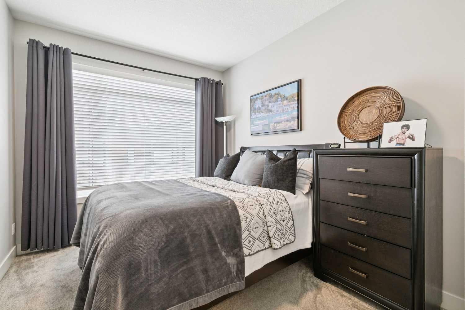 17 Royal Elm Green NW