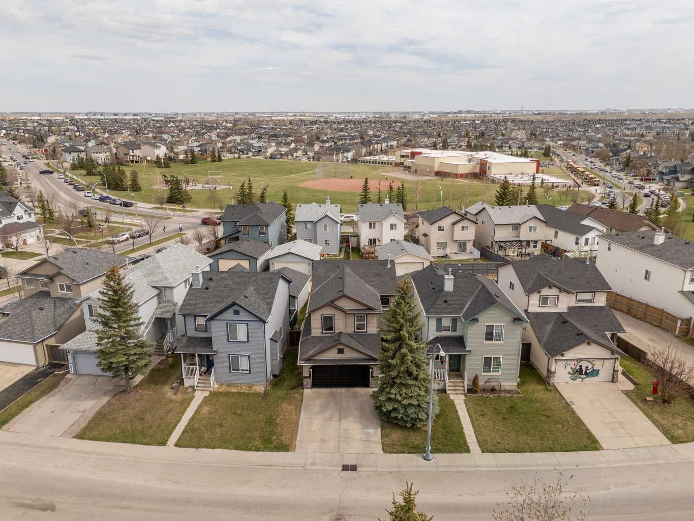 19 Covemeadow Crescent NE
