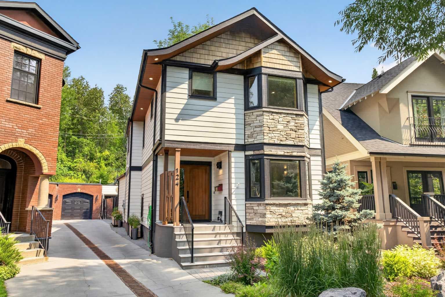 124 Garden Crescent SW