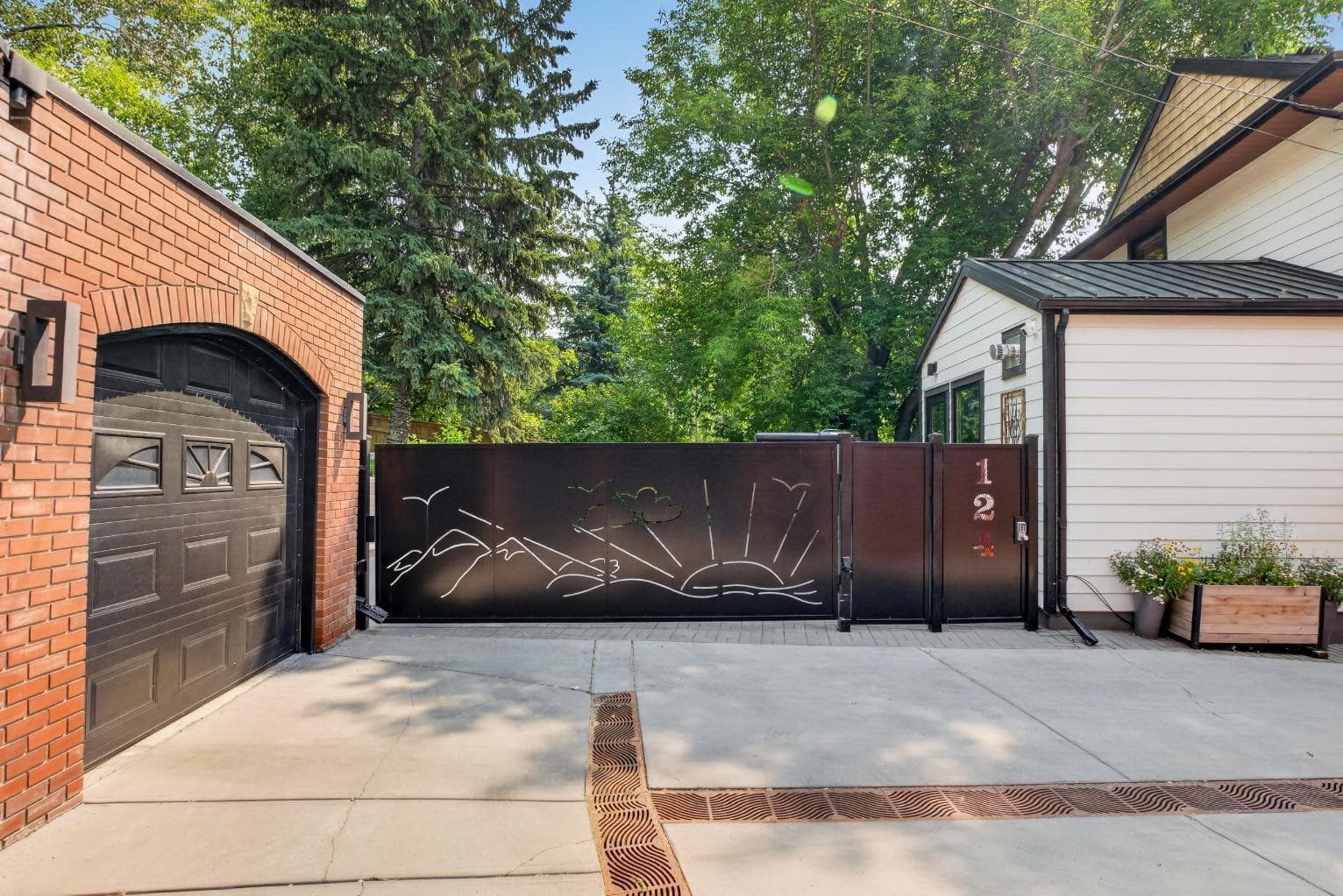 124 Garden Crescent SW
