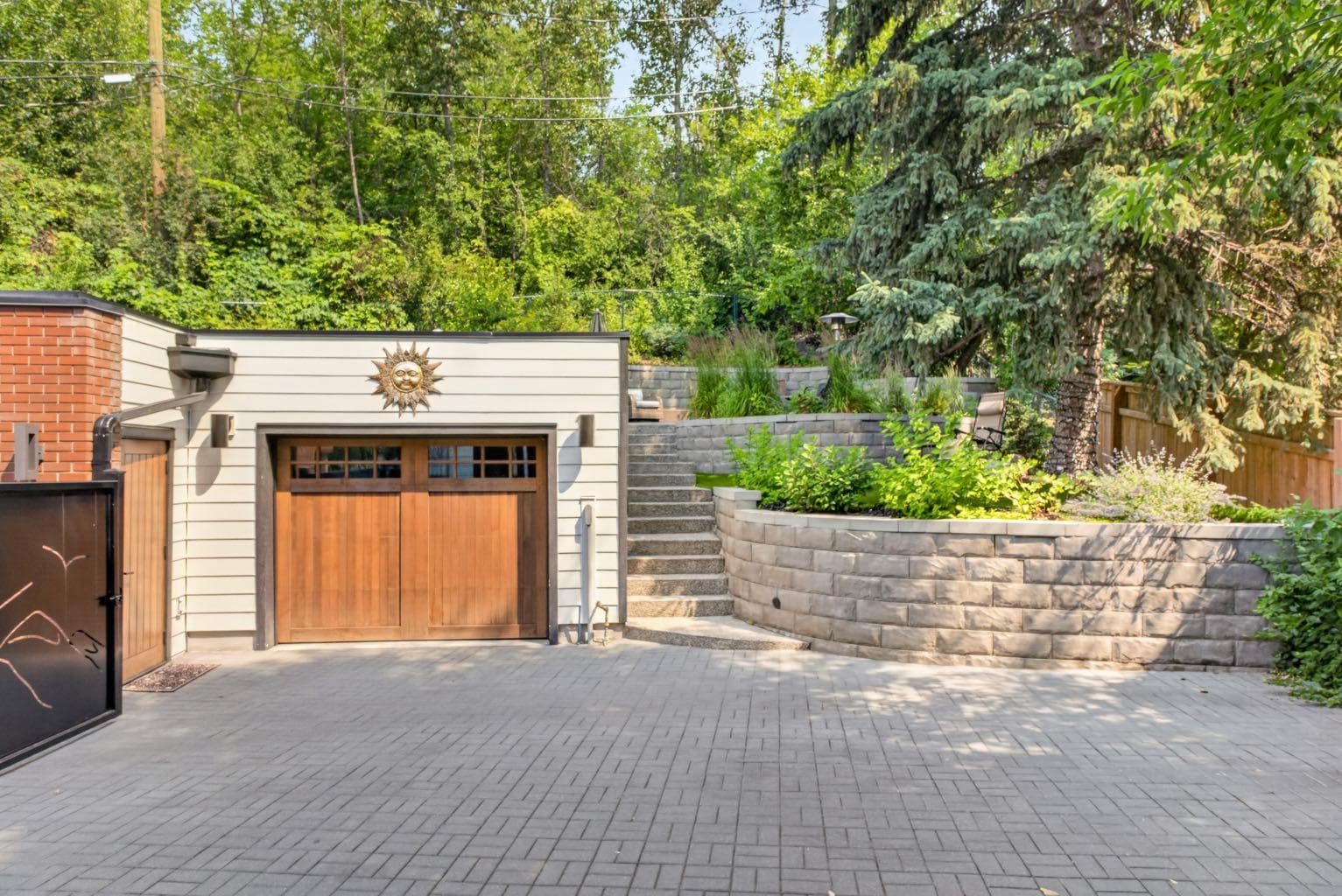 124 Garden Crescent SW