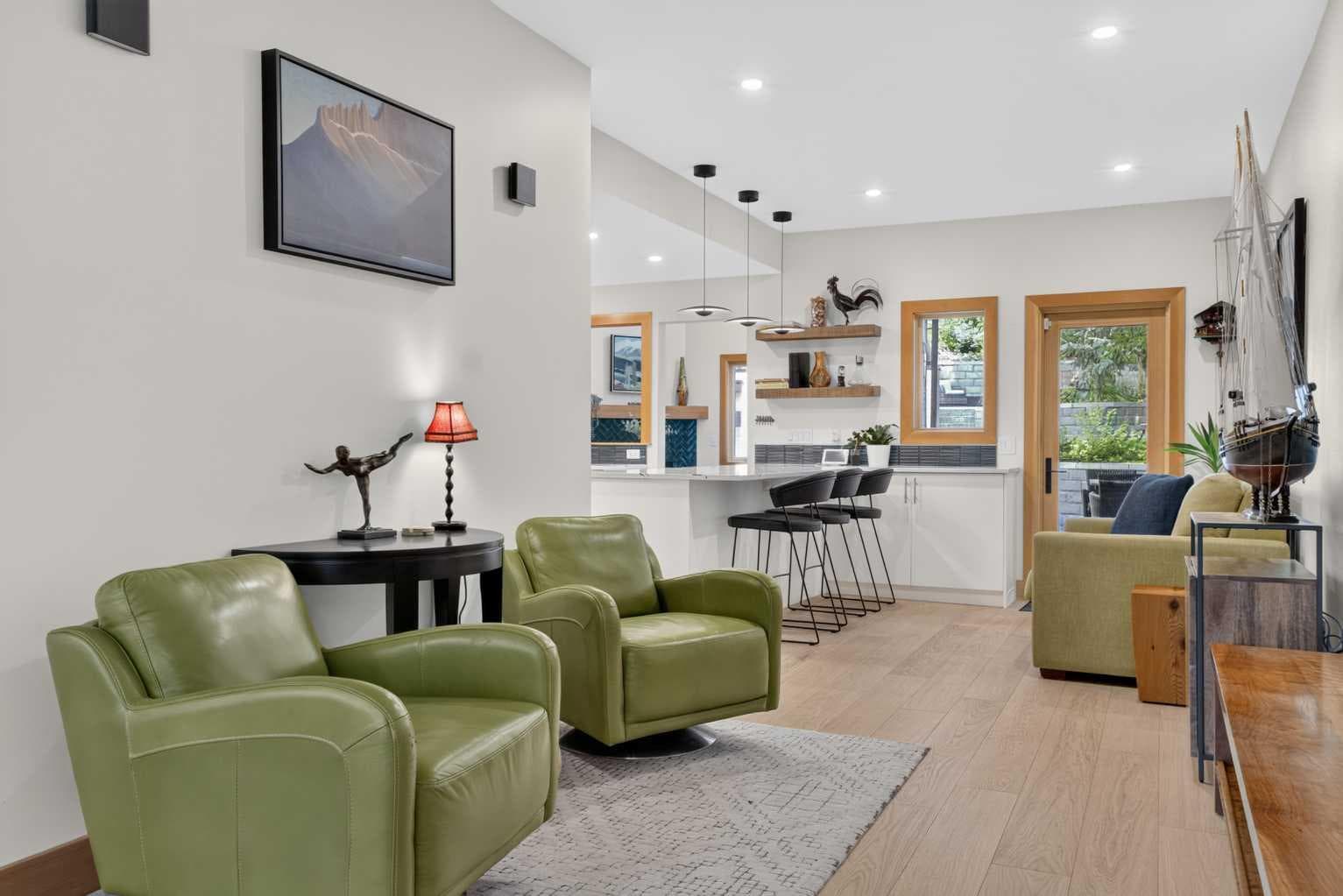 124 Garden Crescent SW