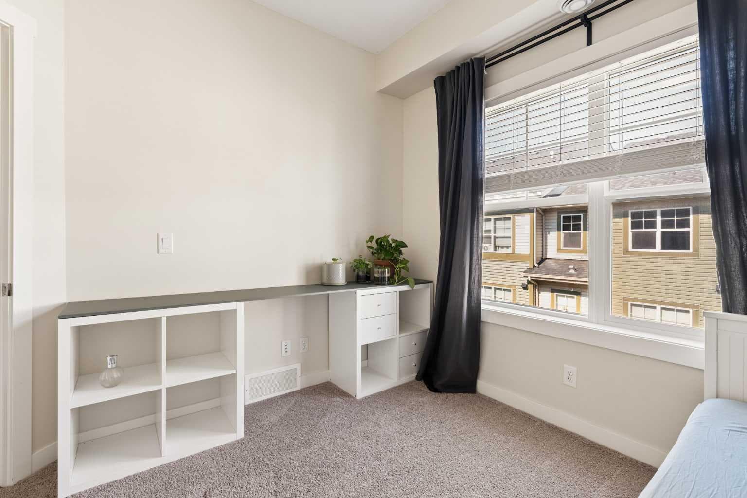 945 Mckenzie Towne Manor SE
