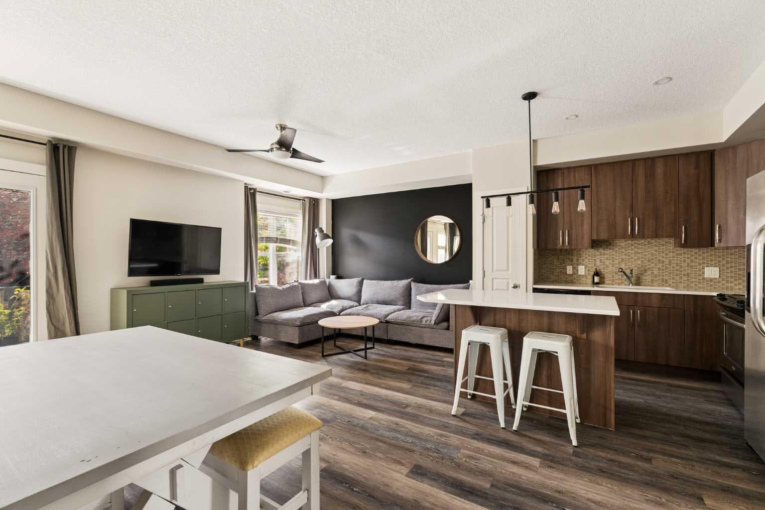 945 Mckenzie Towne Manor SE
